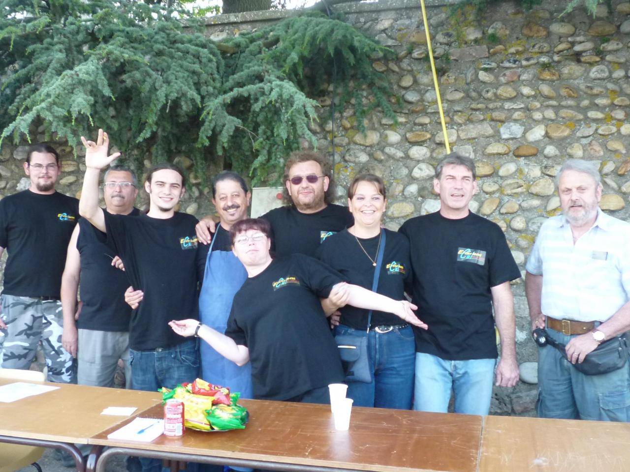 la convivialité au feu de la Saint Jean