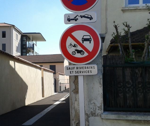 ruelle privée...payée par nos impôts !